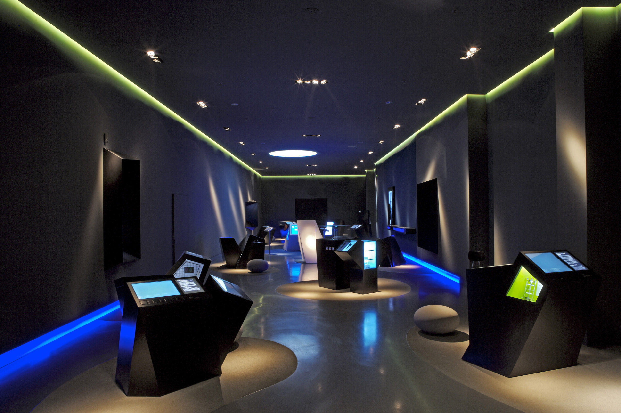 Monolithische Ausstellungselemente 